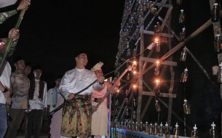 Festival Lampu Colok Bukit Raya Meriahkan Ramadan di Tangkerang Labuai