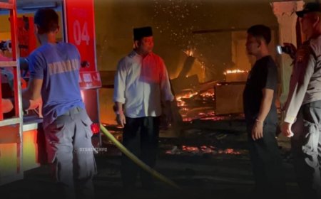 Kebakaran Hebat Hanguskan Puluhan Rumah di Pasar Lama Pekan Tebih Rohul, Wabup Turun ke Lokasi