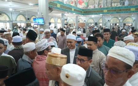 Salat Id di Masjid Al-Huda Tembilahan, Bupati Inhil Tekankan Makna Kemenangan dan Ajak Jaga Lingkungan