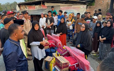 Kebakaran di Tepi Sungai Siak Hanguskan 5 Rumah, Bupati Afni Instruksikan Bantuan Darurat