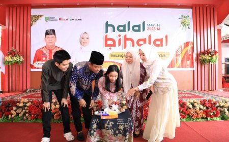 Halalbihalal di Rumah Dinas Wabup Rohul Diwarnai Perayaan Ulang Tahun