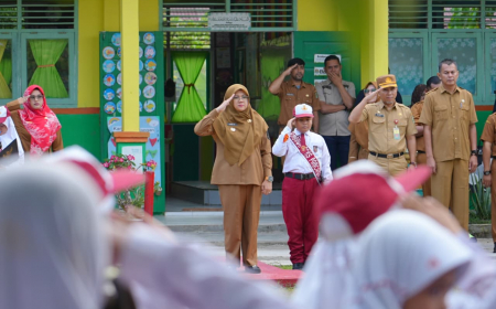 Bupati Siak Kembali ke Sekolah Masa Kecilnya, Beri Inspirasi untuk Siswa