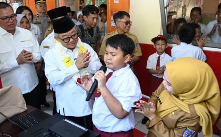 Hari Pertama Sekolah 2026, Mendikdasmen Ajak Siswa Terapkan Gerakan Indonesia ASRI di Depok
