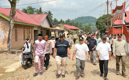Banjir Rohul Putus Jembatan, Bupati Anton Langsung Turun ke Lapangan