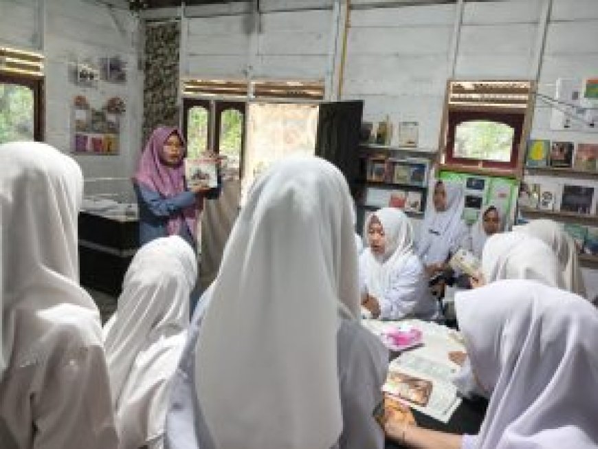 Alumni FIKOM UIR Dirikan Pustaka “Titik Temu” di Rohul, Gerakkan Literasi Desa