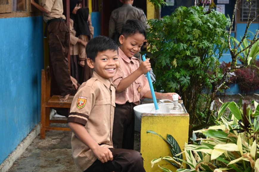 Wamendikdasmen Dorong Budaya Bersih Lewat Gerakan Jumat Bersih