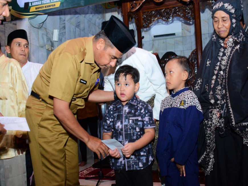 Safari Ramadan di Kampar Utara, Bupati Ahmad Yuzar Salurkan Bantuan dan Serap Aspirasi Warga