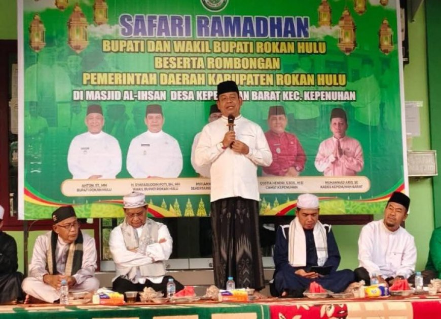 Safari Ramadan di Kampung Halaman, Wabup Rohul Syafaruddin Poti Salurkan Bantuan untuk Masyarakat Kepenuhan