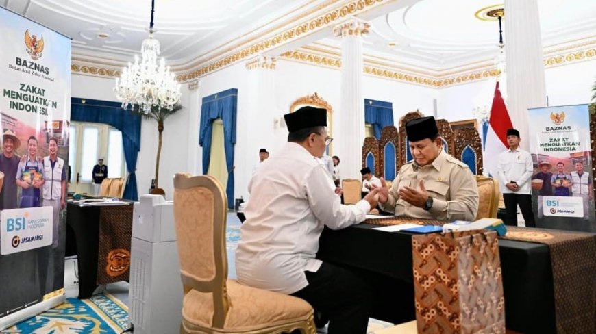 Prabowo Subianto Serahkan Zakat ke Badan Amil Zakat Nasional di Istana Negara