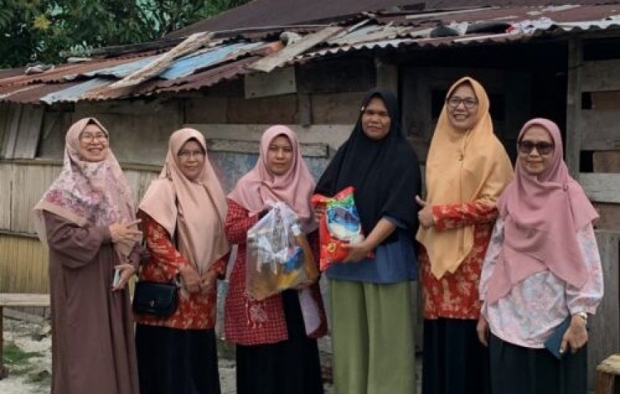 DWP UIN Suska Riau Bagikan 30 Paket Sembako untuk Dhuafa Lewat Program Sedekah Jumat Barokah