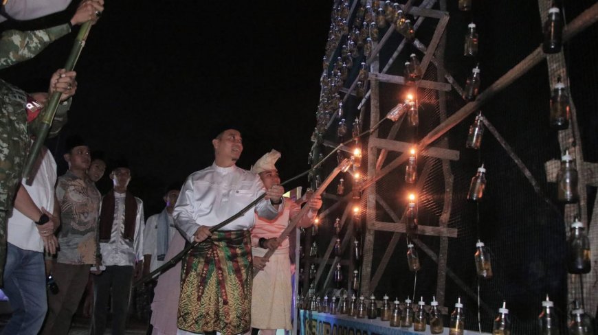 Festival Lampu Colok Bukit Raya Meriahkan Ramadan di Tangkerang Labuai