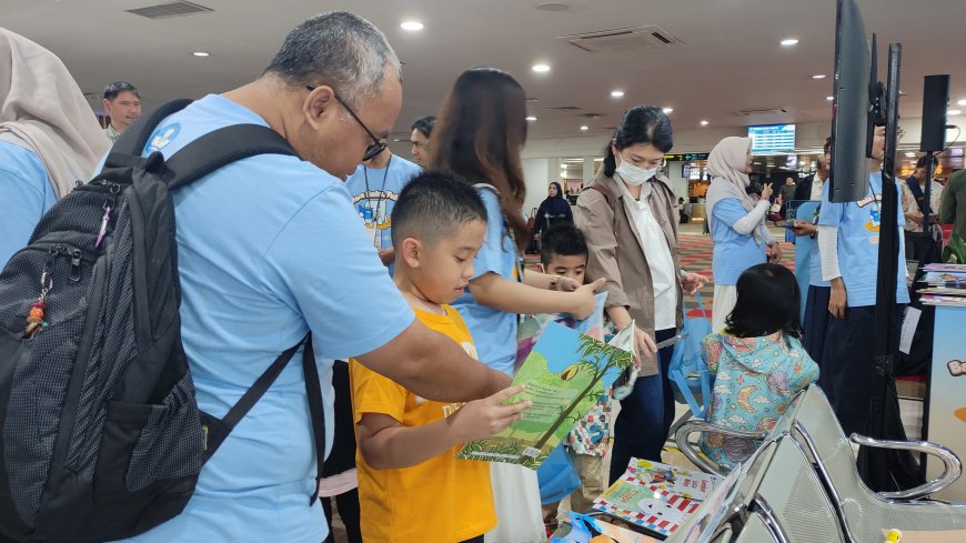 Program Mudik Asyik Baca Buku 2026 Ramaikan Bandara Halim, Ribuan Buku Gratis Dibagikan untuk Anak