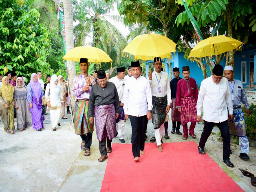 Hadiri Halalbihalal Mandeliong, Bupati Kampar Janjikan Perbaikan Jalan dan Drainase di Muara Jalai