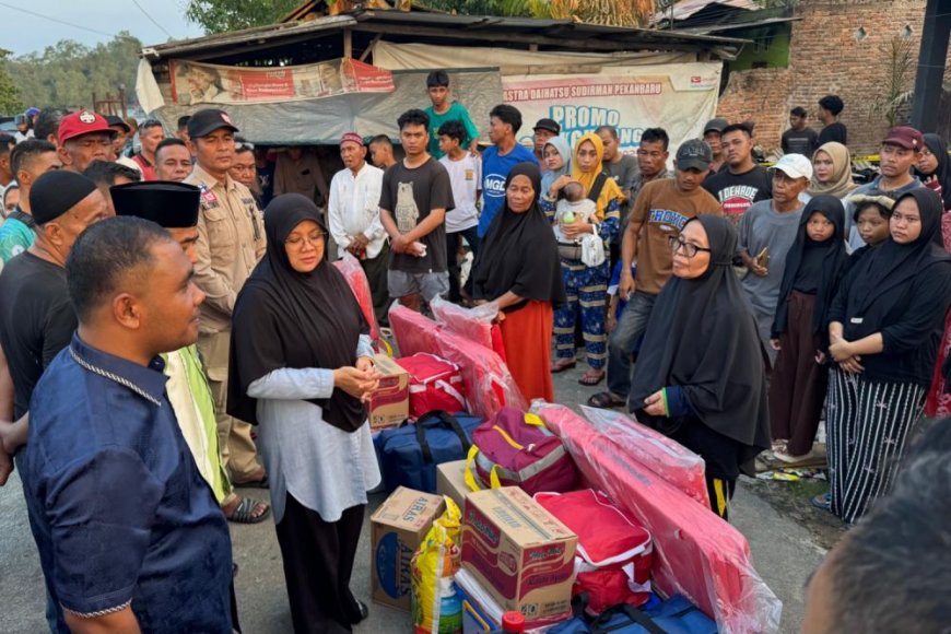 Kebakaran di Tepi Sungai Siak Hanguskan 5 Rumah, Bupati Afni Instruksikan Bantuan Darurat