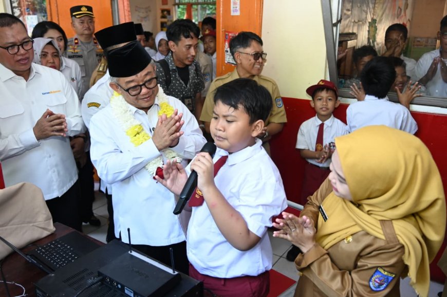 Hari Pertama Sekolah 2026, Mendikdasmen Ajak Siswa Terapkan Gerakan Indonesia ASRI di Depok