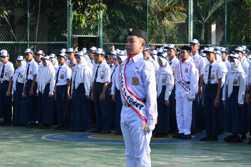 Tiga Menteri Resmi Wajibkan Upacara Bendera Rutin di Sekolah, Ikrar Pelajar Indonesia Diseragamkan