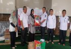 Dinsos Kampar Salurkan Alat Bantu hingga Sembako