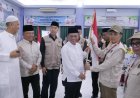 Bupati Rohil Antar Langsung Calon Jemaah Haji di Batam, Titip Pesan Jaga Kesehatan