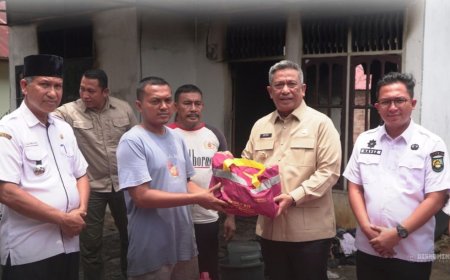 Rumah Korban Kebakaran di Rohul Dibangun Kembali, Bupati Anton Turun Langsung