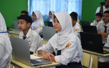 Hampir 1,9 Juta Siswa Ikuti TKA Hari Pertama, Skema 4 Sesi Dinilai Efektif Redam Kepadatan