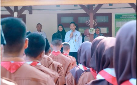 Kadisdik Riau Pantau Langsung TKA di Pekanbaru, Tekankan Kejujuran dan Kualitas Pelaksanaan