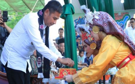Festival Lipat Kain 2026 Dorong Ekonomi Kreatif, Bupati Kampar Tekankan Pelestarian Budaya