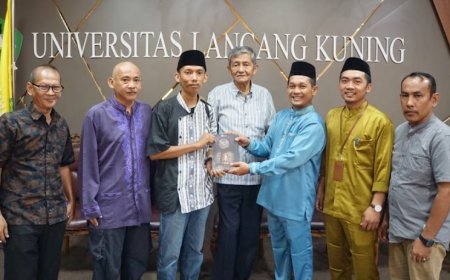 8 Mahasiswa Unilak Terima Wakaf Al-Qur’an, Program Komunitas Ini Dorong Generasi Penghafal