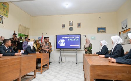 Kemendikdasmen Targetkan Semua Kelas Pakai Papan Interaktif dalam 5 Tahun