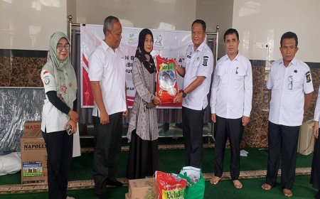 Dinsos Kampar Salurkan Alat Bantu hingga Sembako