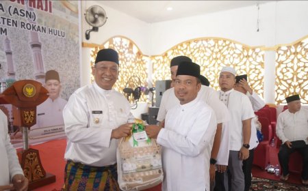 Bupati Rohul Pesan ASN Calon Haji Jadi Teladan di Tanah Suci, 56 Jemaah Resmi Dilepas