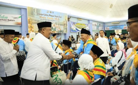 Bupati Rohul Lepas 191 Jemaah Haji, Dua Tertunda karena Kesehatan