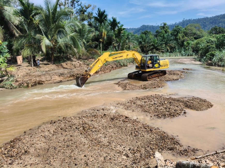 Normalisasi Sungai Kijang Dikebut, Pemkab Rohul Fokus Kurangi Risiko Banjir di Permukiman