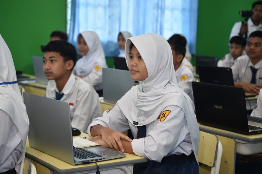 Hampir 1,9 Juta Siswa Ikuti TKA Hari Pertama, Skema 4 Sesi Dinilai Efektif Redam Kepadatan