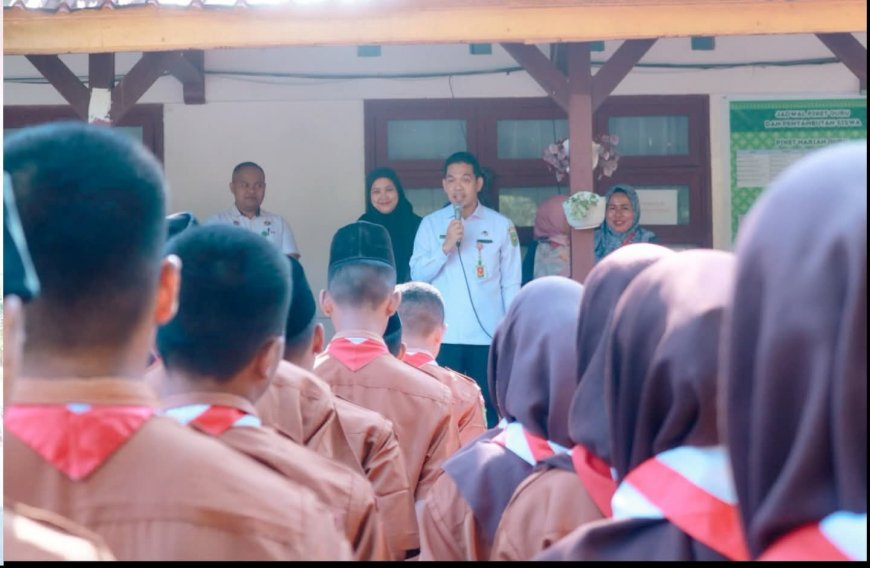 Kadisdik Riau Pantau Langsung TKA di Pekanbaru, Tekankan Kejujuran dan Kualitas Pelaksanaan