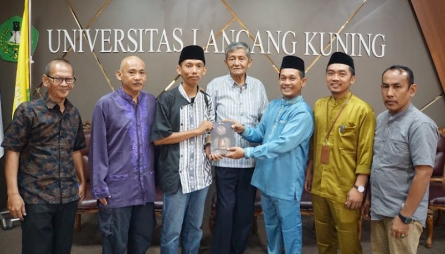 8 Mahasiswa Unilak Terima Wakaf Al-Qur’an, Program Komunitas Ini Dorong Generasi Penghafal