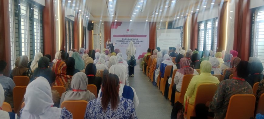 Warga Dilatih Olah Sampah Organik Jadi Maggot BSF