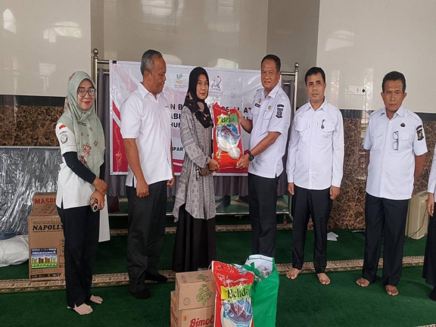 Dinsos Kampar Salurkan Alat Bantu hingga Sembako