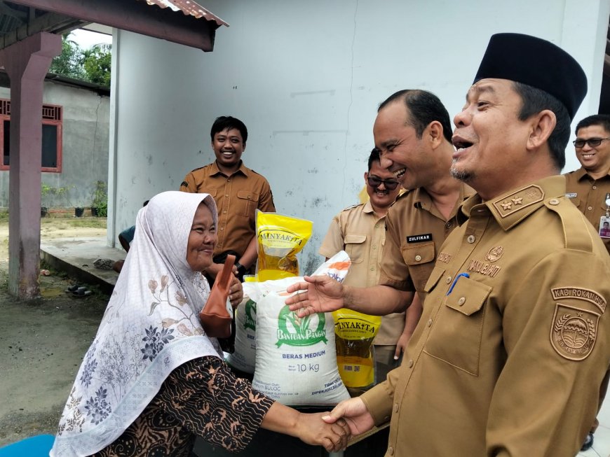 Salurkan Sembako di Mahato, Wabup Rohul Minta Warga Mampu Mundur dari Bansos