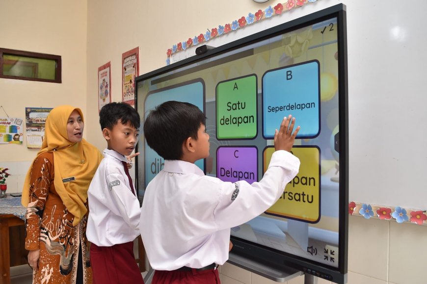 Penggunaan Interactive Flat Panel di Sekolah Meningkat