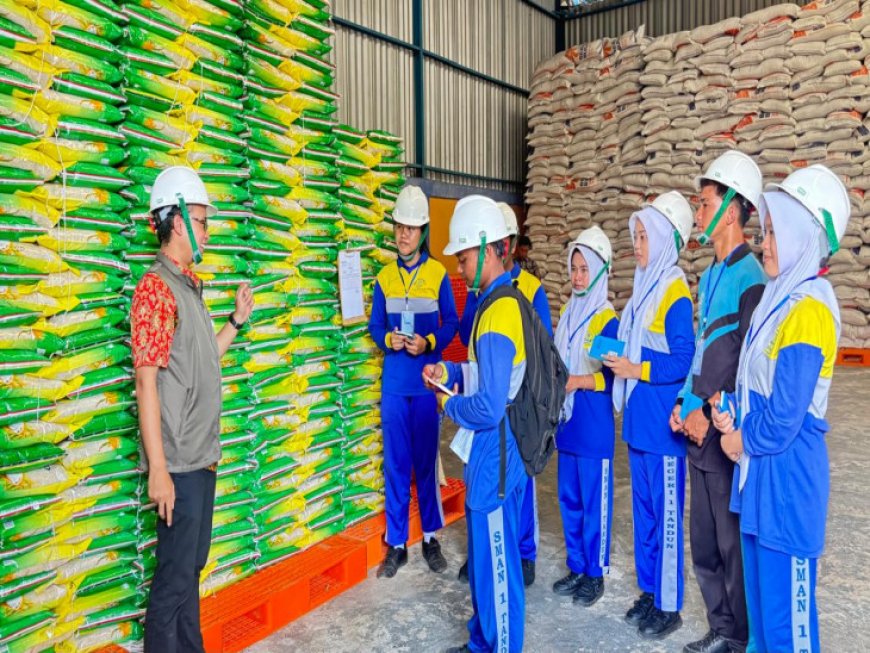 Bulog Kampar Ajak Siswa SMAN 1 Tandun Kenali Sistem Pengelolaan Pangan dari Gudang ke Konsumen