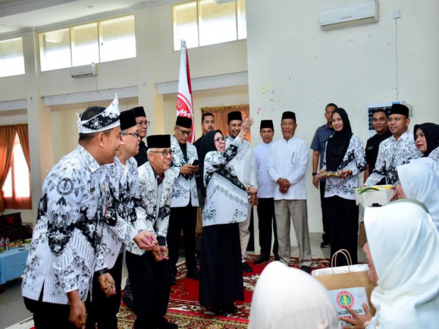 48 Anggota PGRI Kampar Dilepas ke Tanah Suci