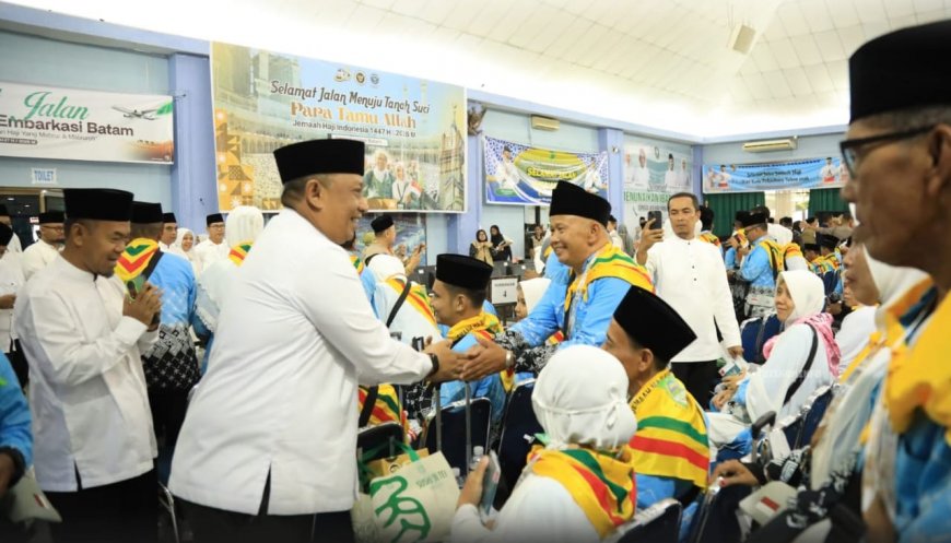 Bupati Rohul Lepas 191 Jemaah Haji, Dua Tertunda karena Kesehatan