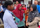 Perjuangan Siswa di Wilayah 3T Siak Jadi Sorotan, Bupati Afni Tempuh Jalan Lumpur Serahkan Seragam Sekolah