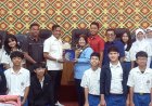 Ada yang Bahas Isu Demokrasi, Siswa SMP Plus Mutiara Harapan Uji Wawasan Politik di DPRD Pelalawan