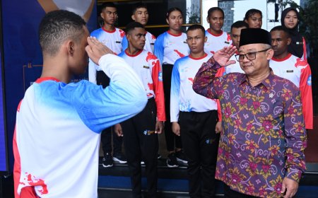Hardiknas 2026, Mendikdasmen Tinjau Latihan Paskibra Siswa ADEM dari Daerah 3T