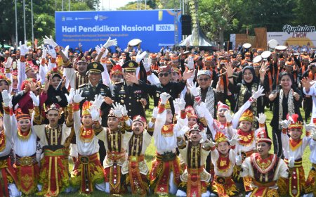 Punya Peran Sentral Mencerdaskan, Abdul Mu'ti Apresiasi Para Guru