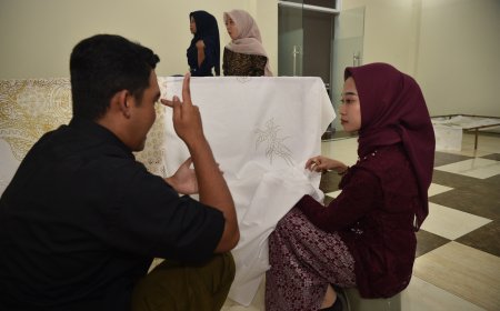 Santri Tunarungu Kembangkan Usaha Batik Lewat Program PKW Kemendikdasmen