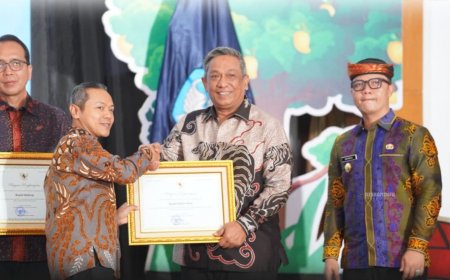 Bupati Rohul Menerima Penghargaan Revitalisasi Bahasa Daerah dari Kemendikdasmen