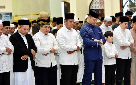 Bupati dan Wabup Kampar Salat Iduladha di Masjid Al-Ihsan