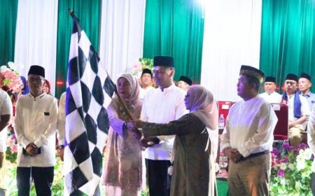Dimeriahkan Puluhan Mobil Hias, Bupati dan Wabup Kampar Lepas Pawai Takbir Iduladha